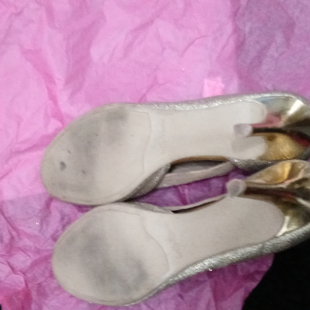 Heels - Picture 3 of 3